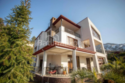 Частный дом 7-комн 500 м² - Петре Ибери, Гонио
